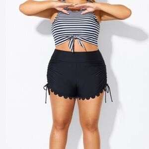 Black Scalloped Hem Women Shorts